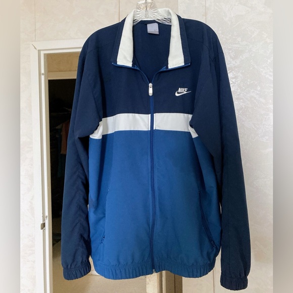 Nike jacket - Picture 1 of 8